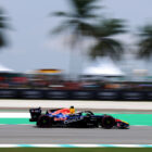 Verstappen se lleva una pole indiscutible en Malasia con Hamilton en P2; Alonso y Sainz pasan a Q2