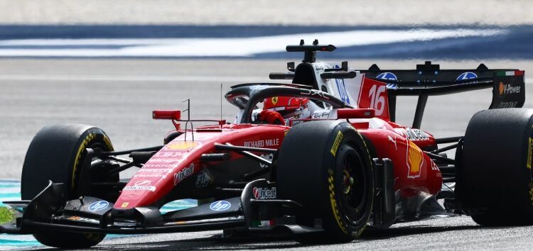 Charles Leclerc aúpa a Ferrari hasta la primera posición en Sepang: «Las condiciones eran muy malas»