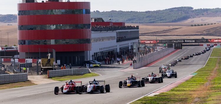 Kasper Schormans domina la Fórmula 4 en Navarra y se escapa al frente de la general
