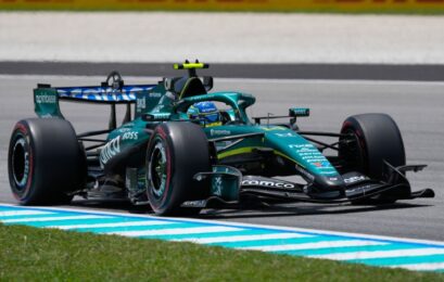 Alonso le señala el camino a Aston Martin tras sorprender el viernes en Sepang