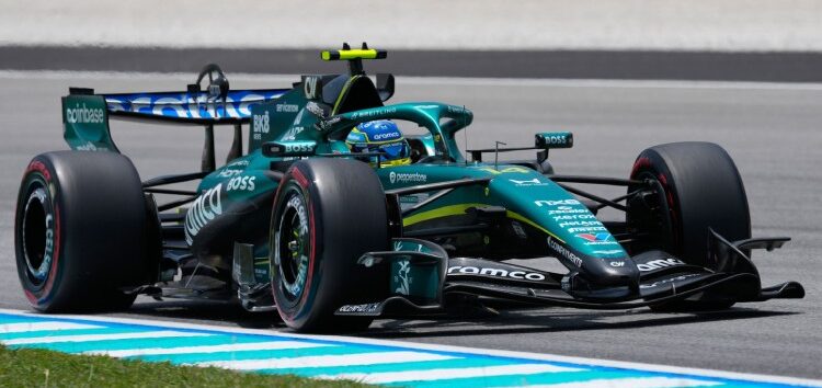 Alonso le señala el camino a Aston Martin tras sorprender el viernes en Sepang