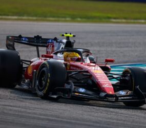 Lewis Hamilton firma una gran remontada para subir al podio en Sepang